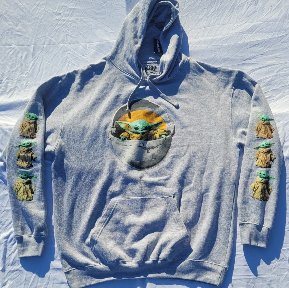 Star Wars The Mandalorian Baby Yoda Mens Gray Pullover Hoodie Sweater Size XL